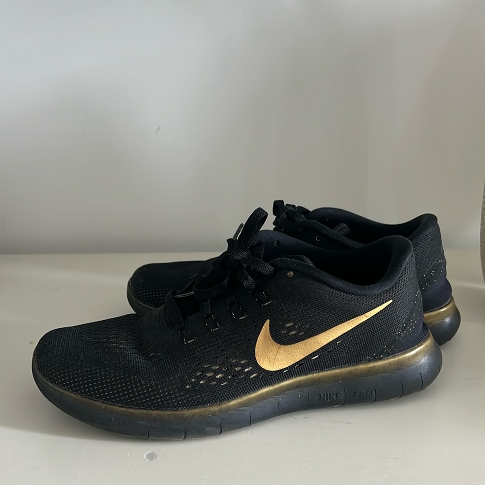 Size 6.5 Nike free run gold black natural lightweight only worn a couple of time